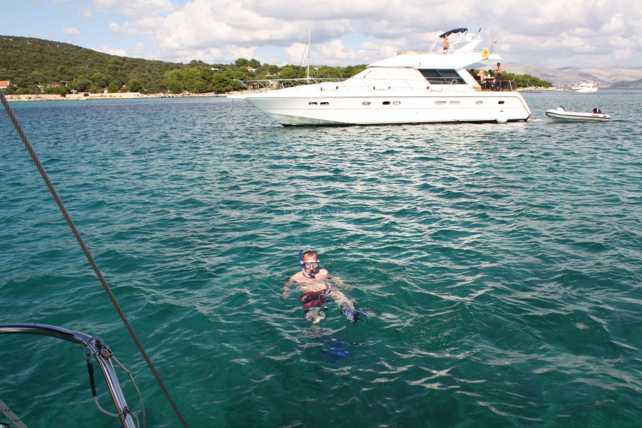 Sandy seabed in Drvenik Veli anchorage with nearby islets