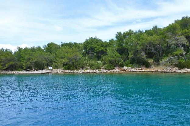 Anchorage on Hvar Island with a sandy seabed and nearby jetty used by excursion boats