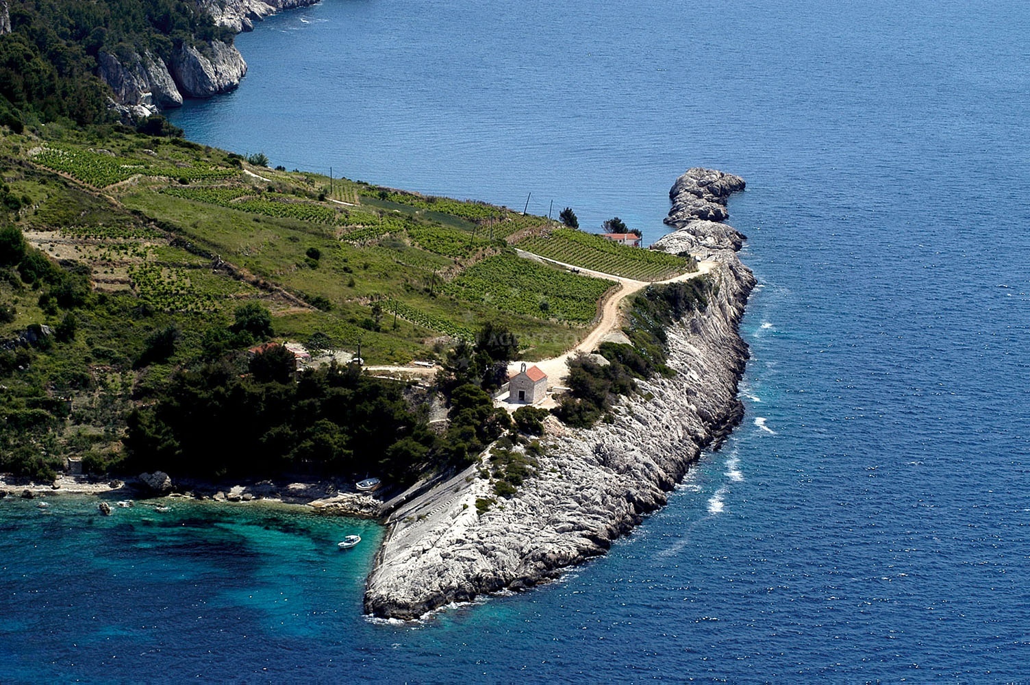 Anchorage in Zarace, Hvar with sandy seabed and nearby Malo Zaraće village
