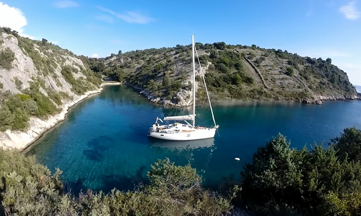 Sandy anchoring area in the center of Uvala Borovica