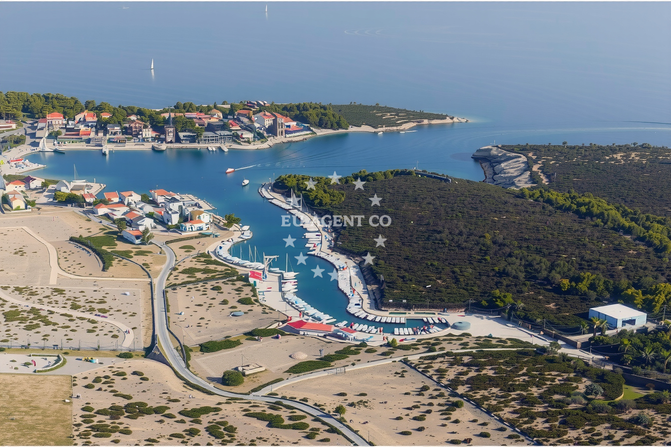 Shallow anchorage with 5m depth near Olib, Croatia