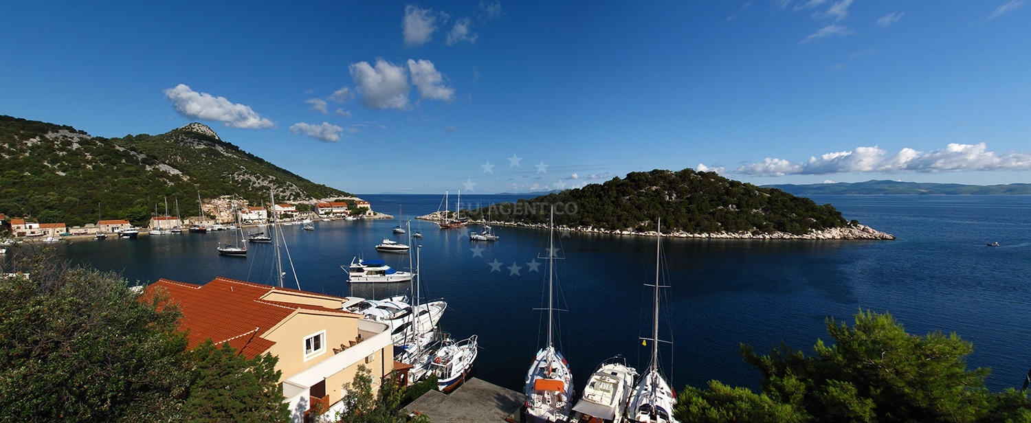 Zaklopatica Anchorage on Lastovo Island, Croatia with rocky seabed
