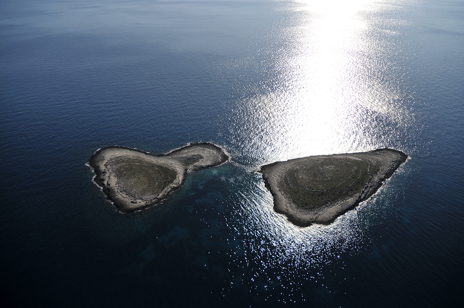 Srednji Flasnik Anchorage with calm waters and distant island views