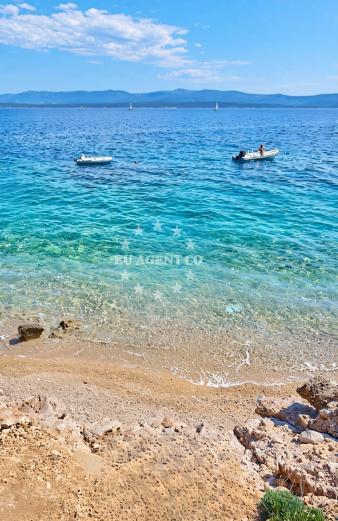 Beach facilities and surroundings at Aloa, Bol (Brač) Beach in Aloa