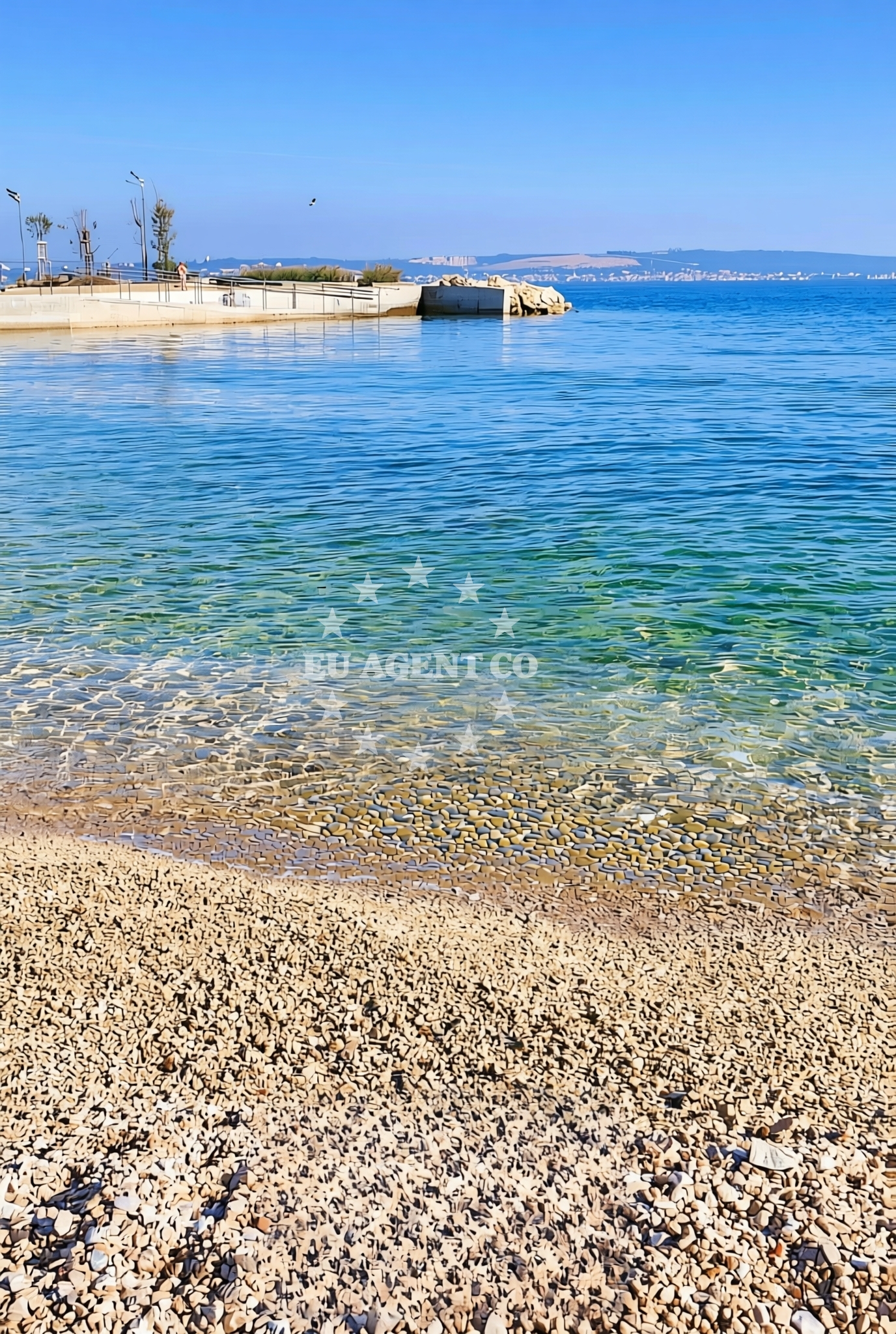Beach facilities and surroundings at Artina, Kali (Ugljan) Beach in Artina