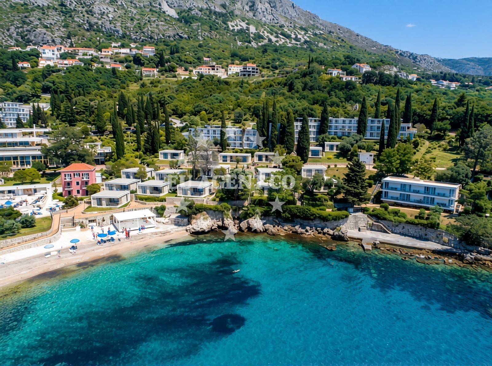 Beach facilities and surroundings at Astarea beach in Vrelo 20, Mlini
