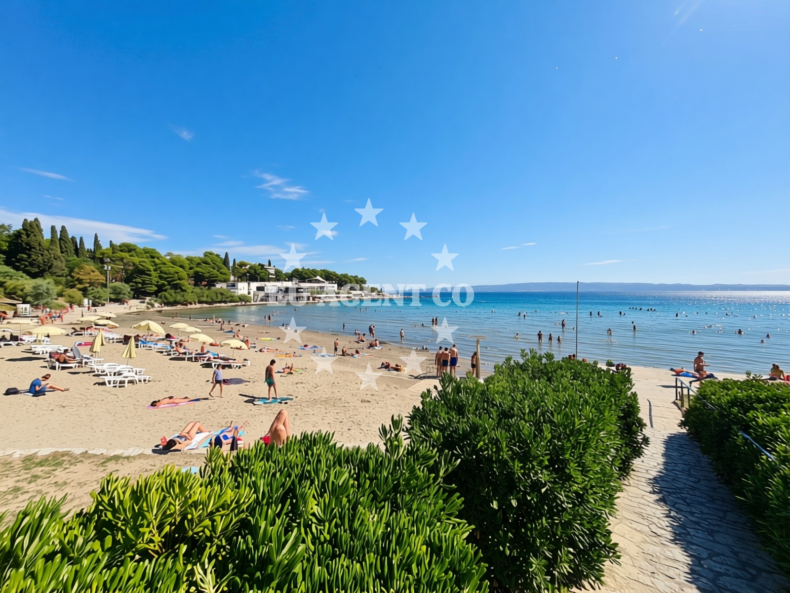 Overview of Bacvice beach in prilaz braće Kaliterna 12, Split