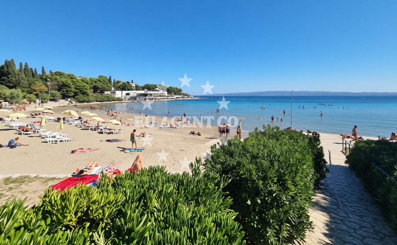 Additional view of Bacvice beach in prilaz braće Kaliterna 12, Split