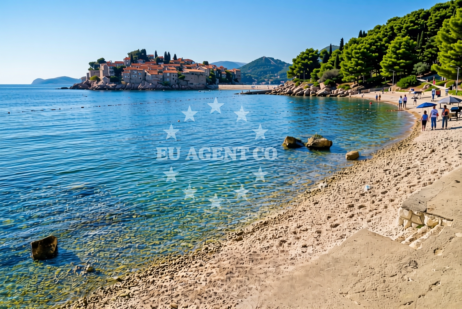 Beach facilities and surroundings at Bakarac: beaches and coves in Bakarac