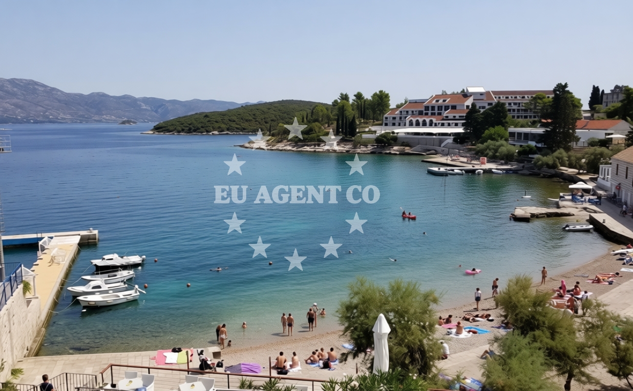 Beach facilities and surroundings at Banje beach in Ulica 22. lipnja 1941, Korčula
