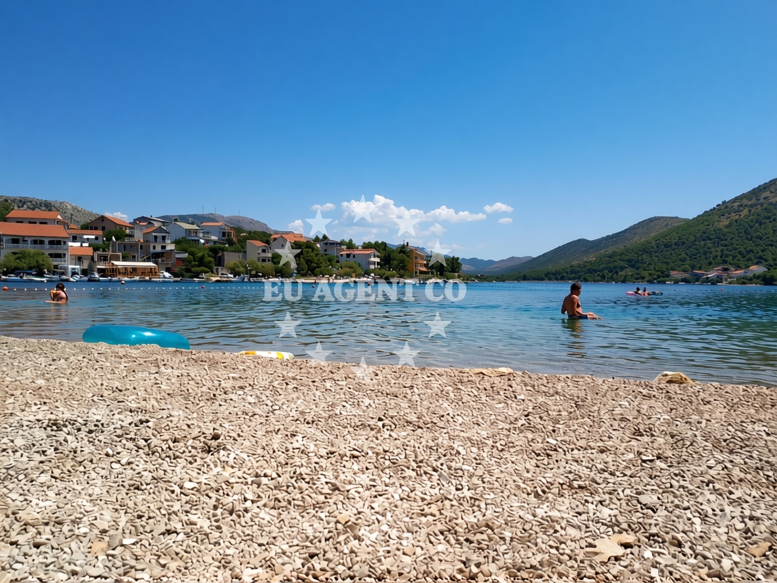 Overview of Banovci beach in Grebaštica donja 100 1 floor, Grebaštica