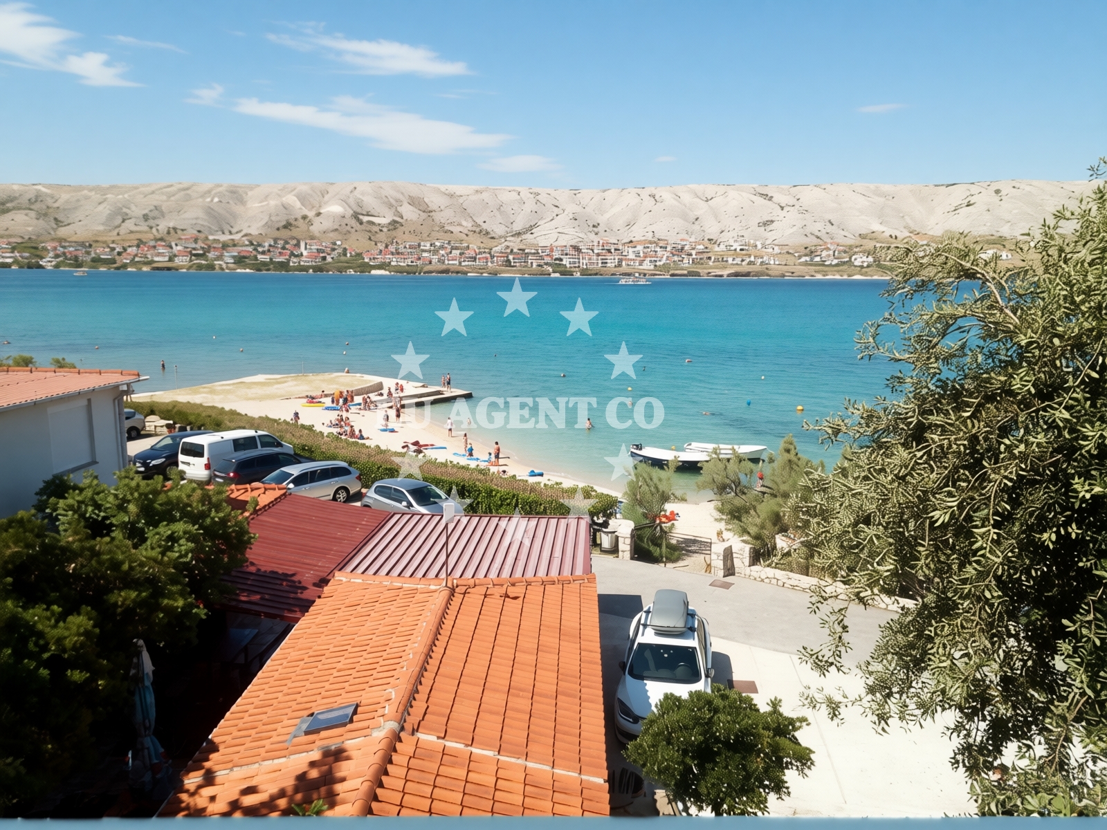 Overview of Basaka beach in Dubrovačka ul. 22, Pag