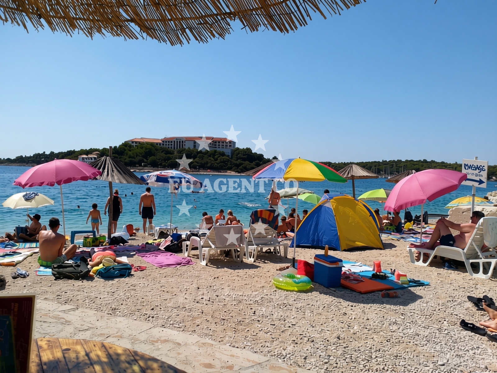 Additional view of Batana beach in 6 ogranak 17, Pješčana uvala, Pula