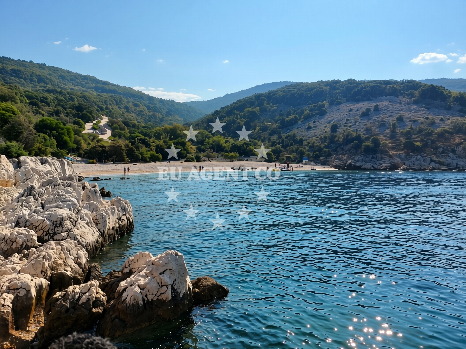 Beach facilities and surroundings at Beach Grabrovica in Lungo mare Sv Mikule 17, Cres