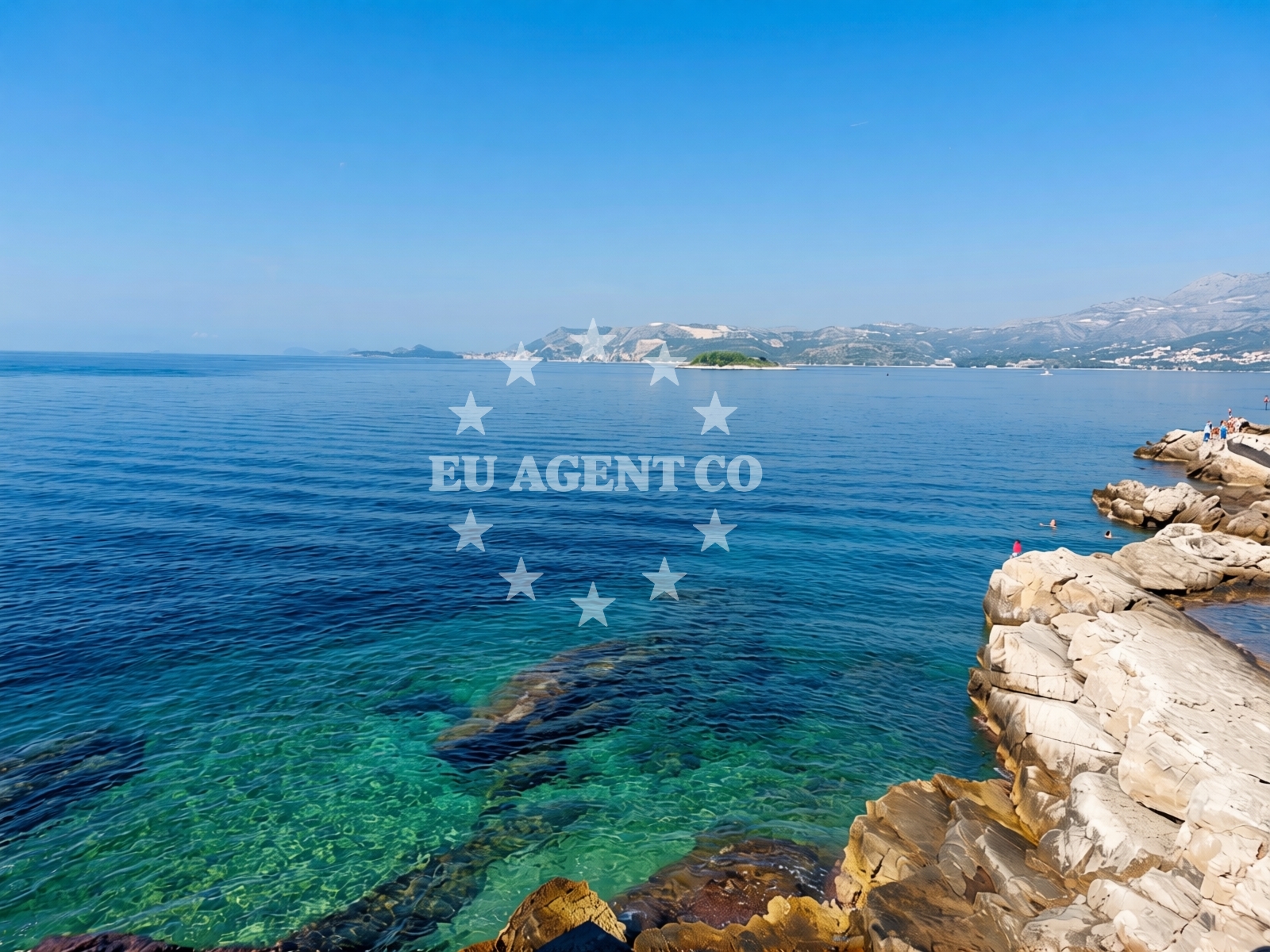 Beach facilities and surroundings at Beach Kamen Mali in Put brijega 1, Cavtat