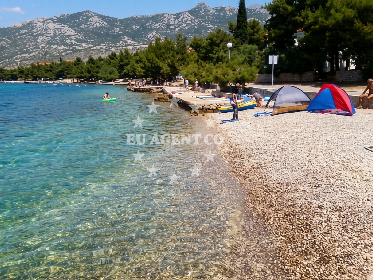 Beach facilities and surroundings at Beach Rovanjska in Zagrebačka 43, Rovanjska, Jasenice