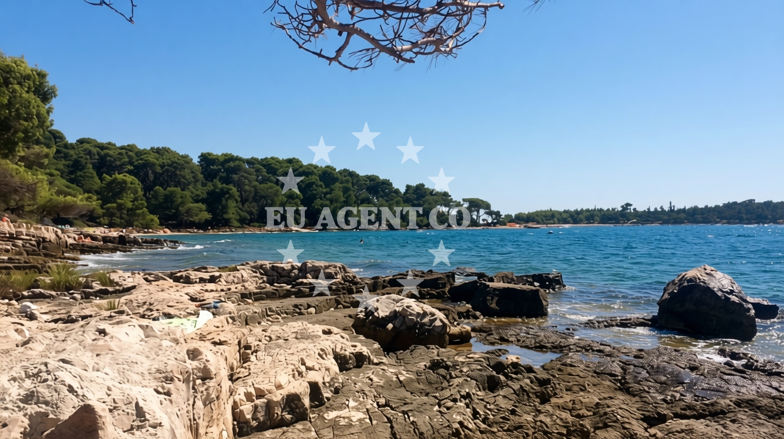 Shoreline and swimming area at beach Rovinj II in A. Smareglia bb, Rovinj