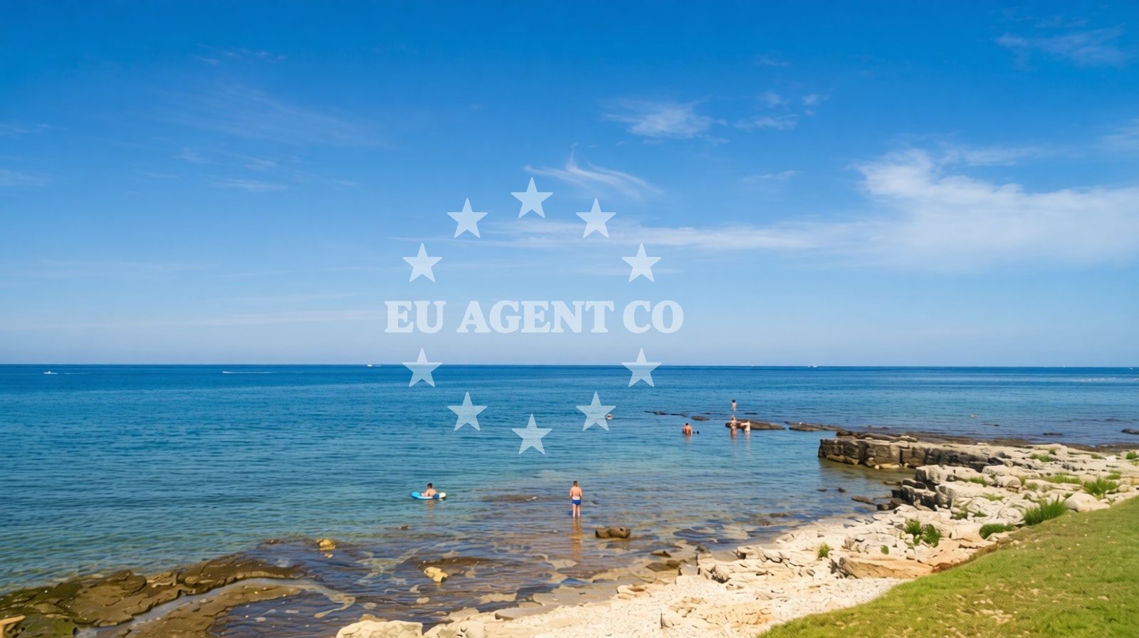 Beach facilities and surroundings at Bella Vista beach in Ladin gaj 132a, Umag