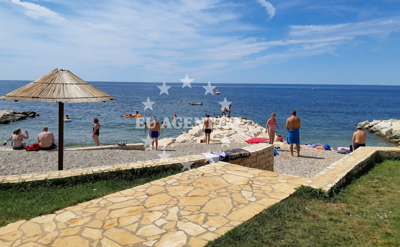 Additional view of Bella Vista beach in Ladin gaj 132a, Umag