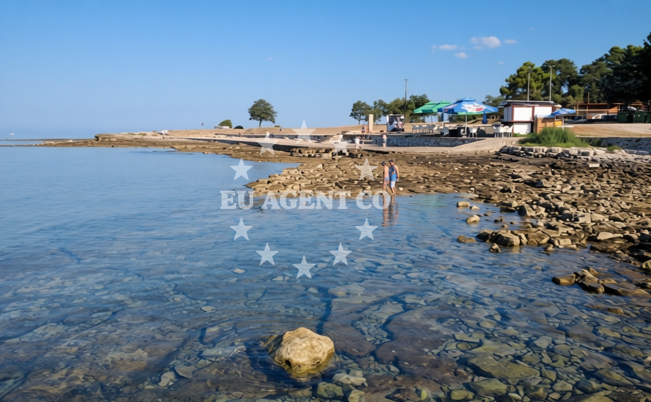 Additional view of Bikini beach in 27d Đuba, Umag