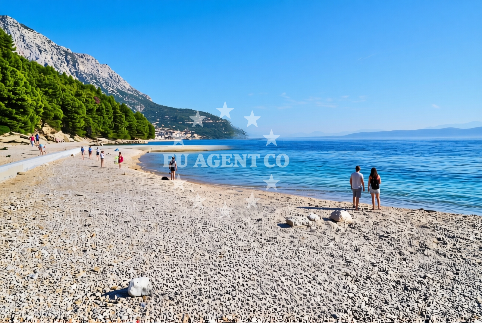 Beach facilities and surroundings at Biokovo beach in Brace Letica 1, Podgora