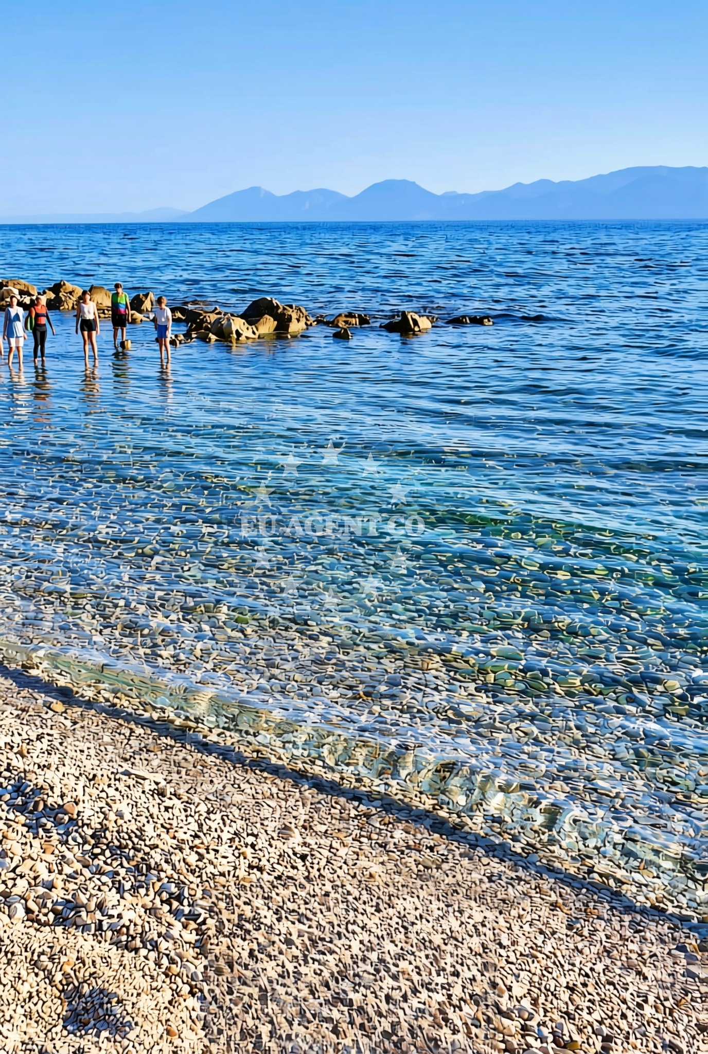 Beach facilities and surroundings at Blaca istok, Sućuraj (Hvar) Beach in Blaca istok