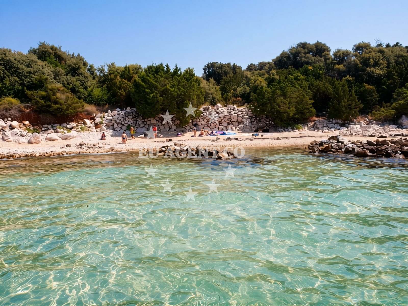 Beach facilities and surroundings at Boyani beach in Bošana, Pag