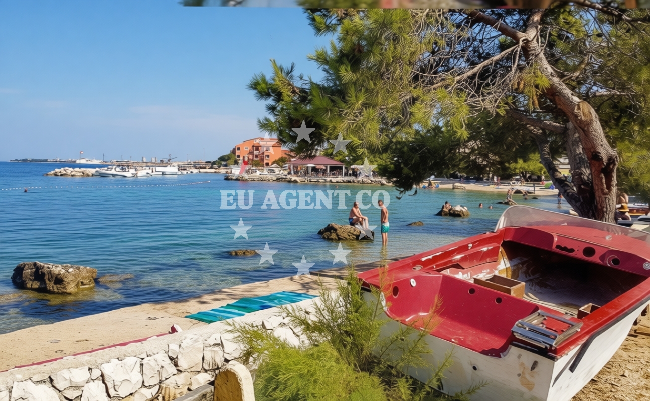 Beach facilities and surroundings at Branimirova obala beach in Petra Zoranića 23, Bibinje