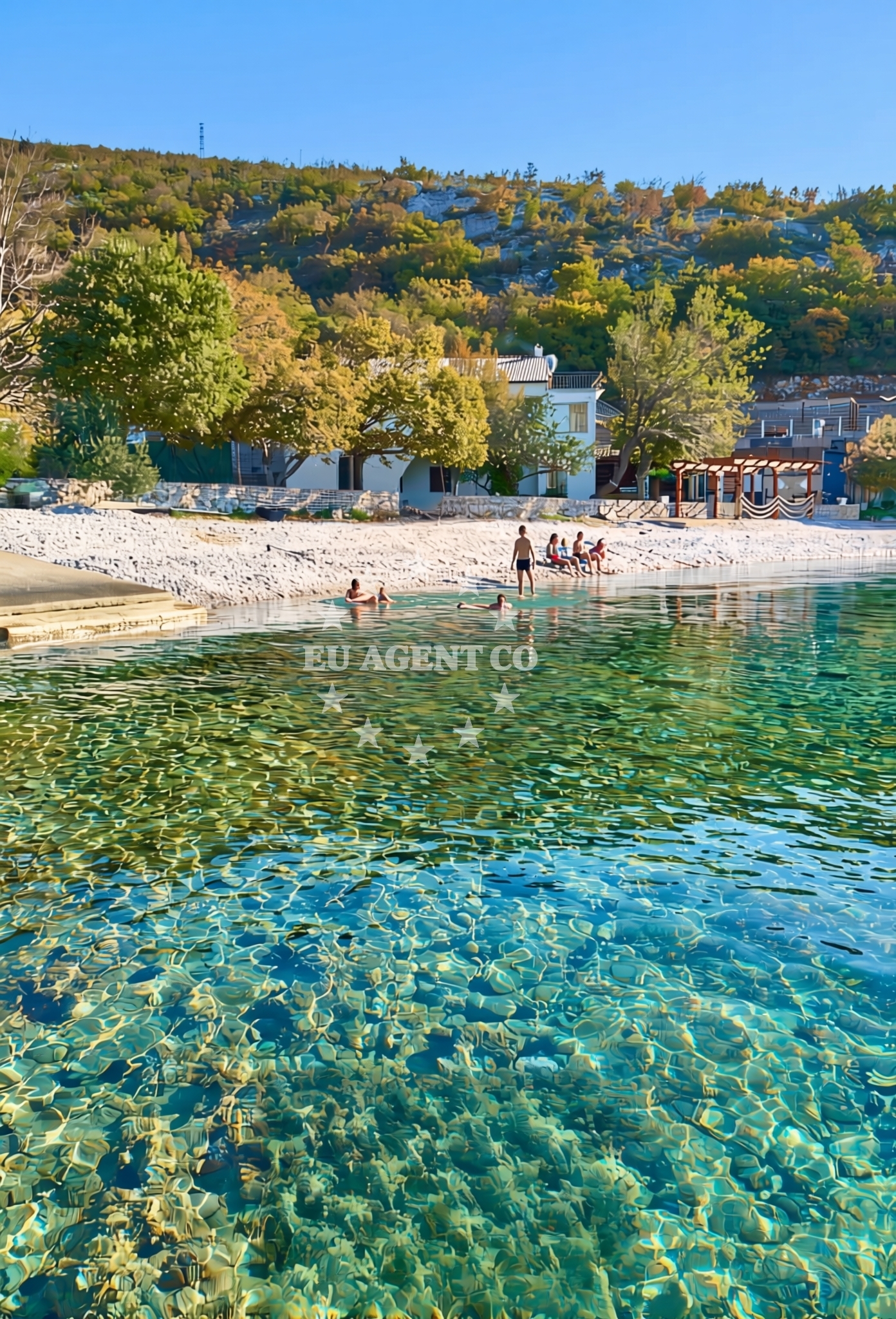 Beach facilities and surroundings at Bunica jug, Bunica Beach in Bunica jug