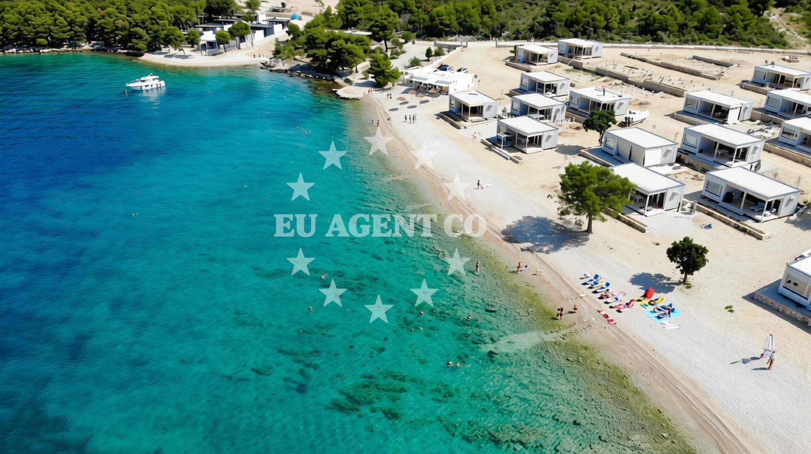 Overview of Buqez beach in Modrave, Uvala Lučica, Drage
