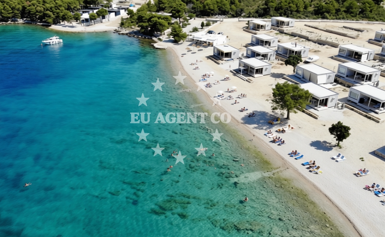 Additional view of Buqez beach in Modrave, Uvala Lučica, Drage