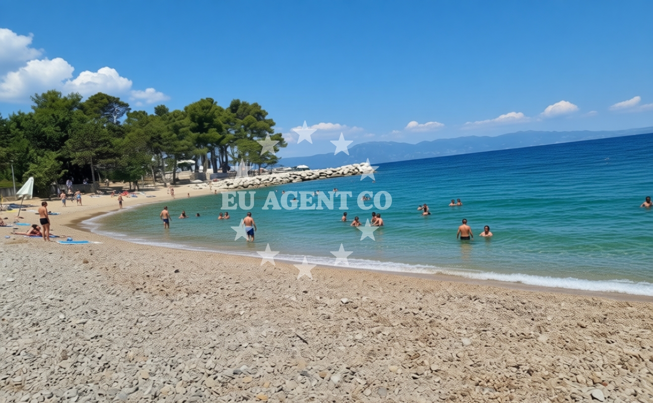 Sea and coastal view of BWR beach in Rova 30, Vantačići