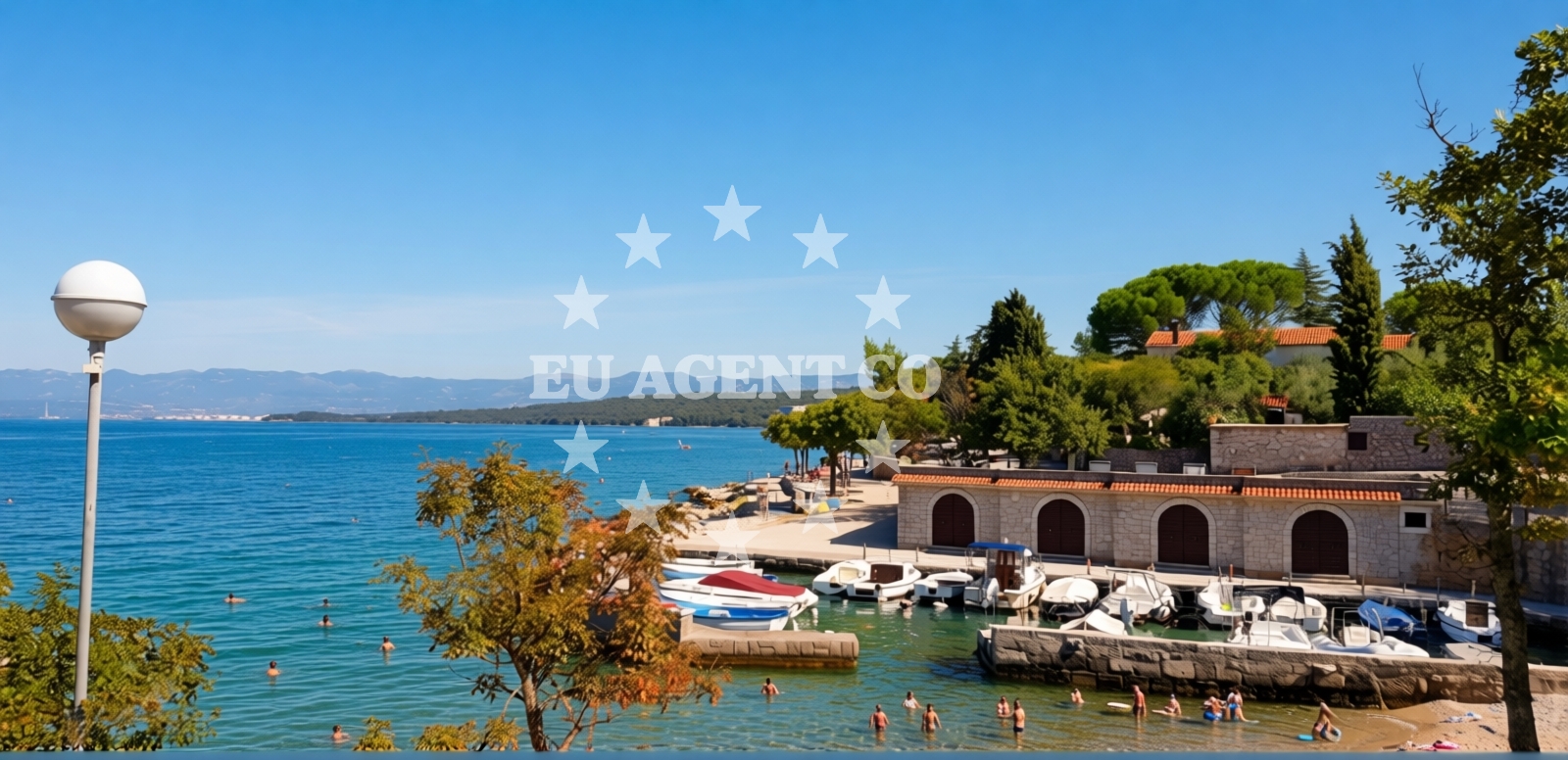 Sea and coastal view of BWR beach II in Rova 30, Vantačići