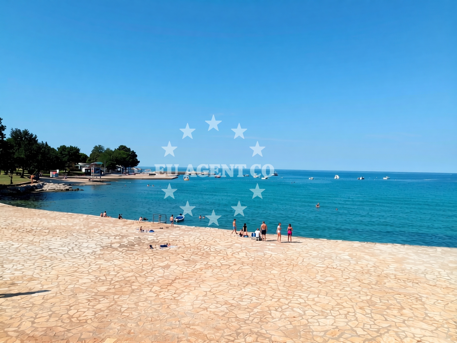 Overview of Canova Park beach in Karigador b.b., Umag
