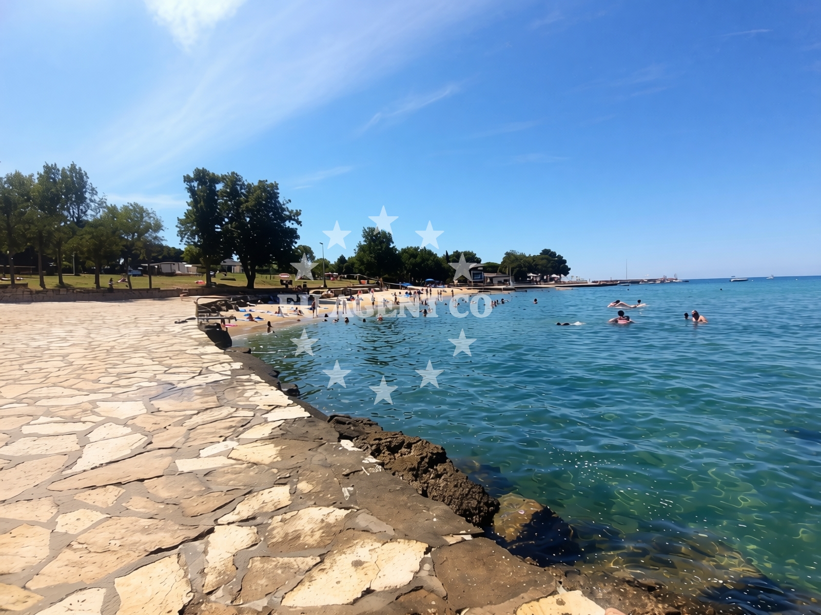 Shoreline and swimming area at Canova Park beach in Karigador b.b., Umag