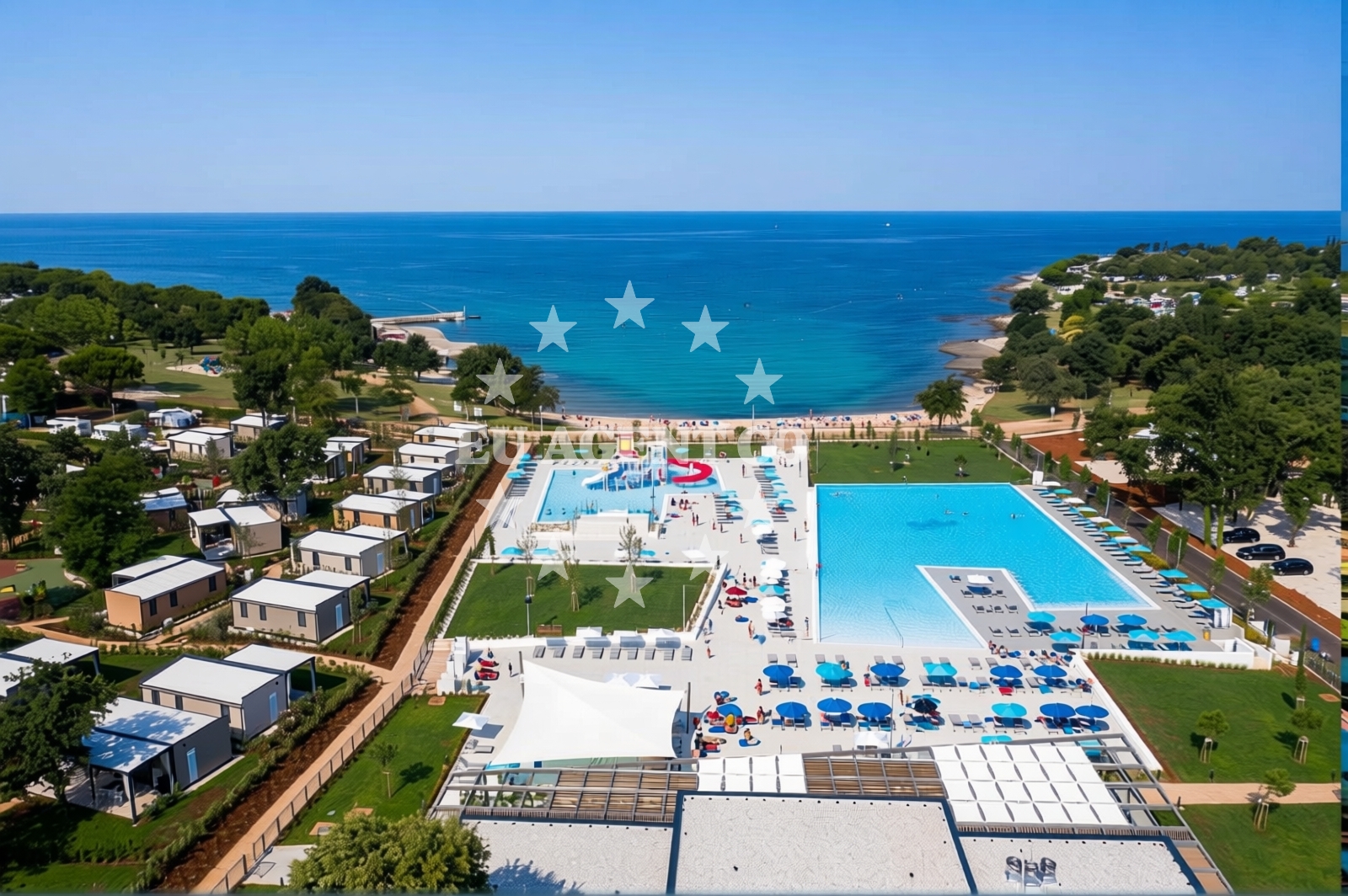 Beach facilities and surroundings at Canova Park beach in Karigador b.b., Umag
