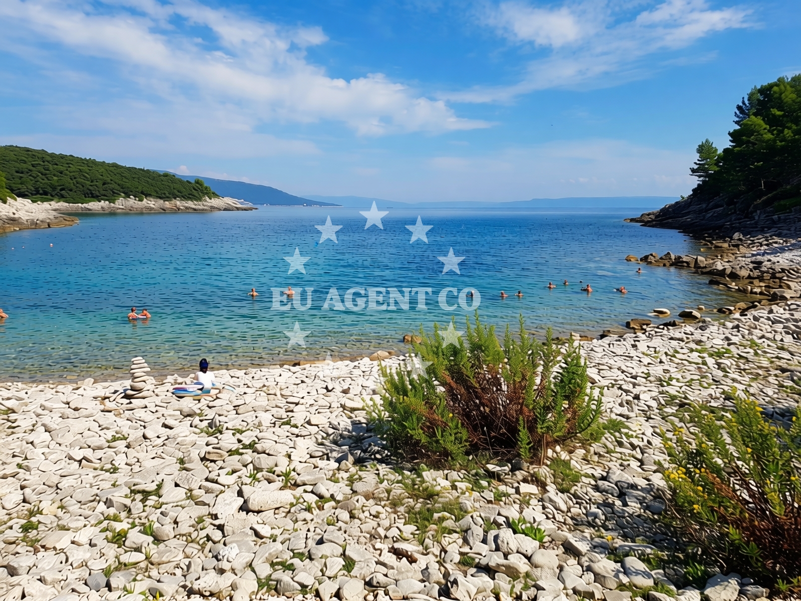 Shoreline and swimming area at Cava beach in Luka Krnica b.b., Krnica