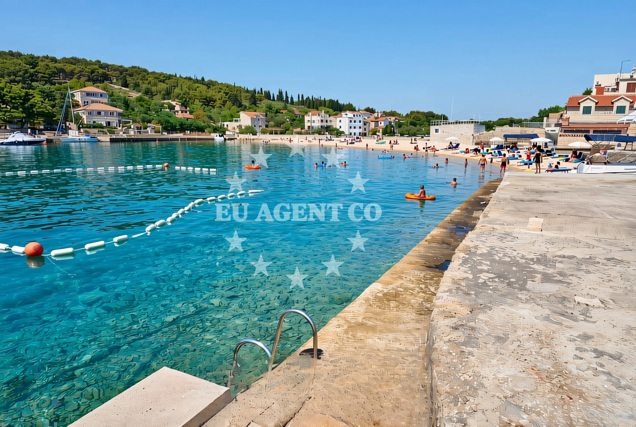 Beach facilities and surroundings at Centar, Prvić Luka (Prvić) Beach in Centar