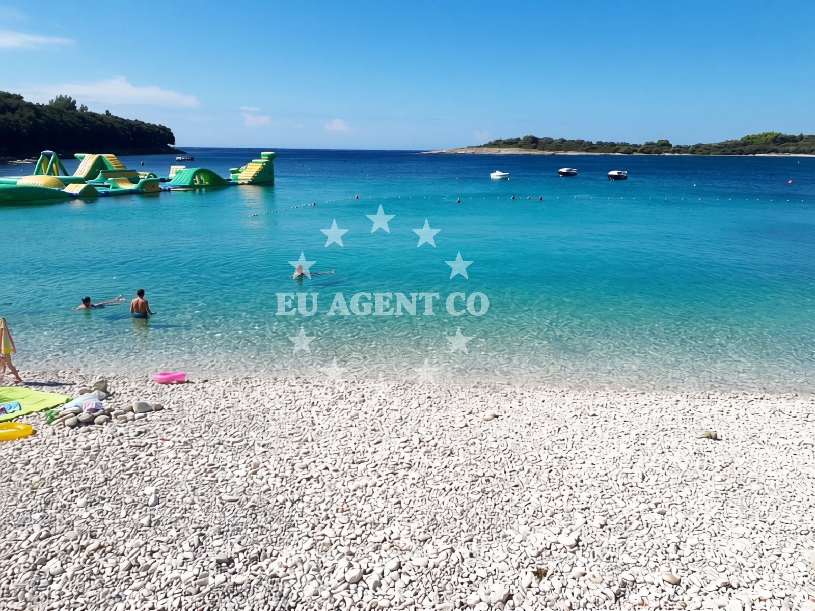 Overview of Centinera beach in Indije 66, BANJOLE, Pula