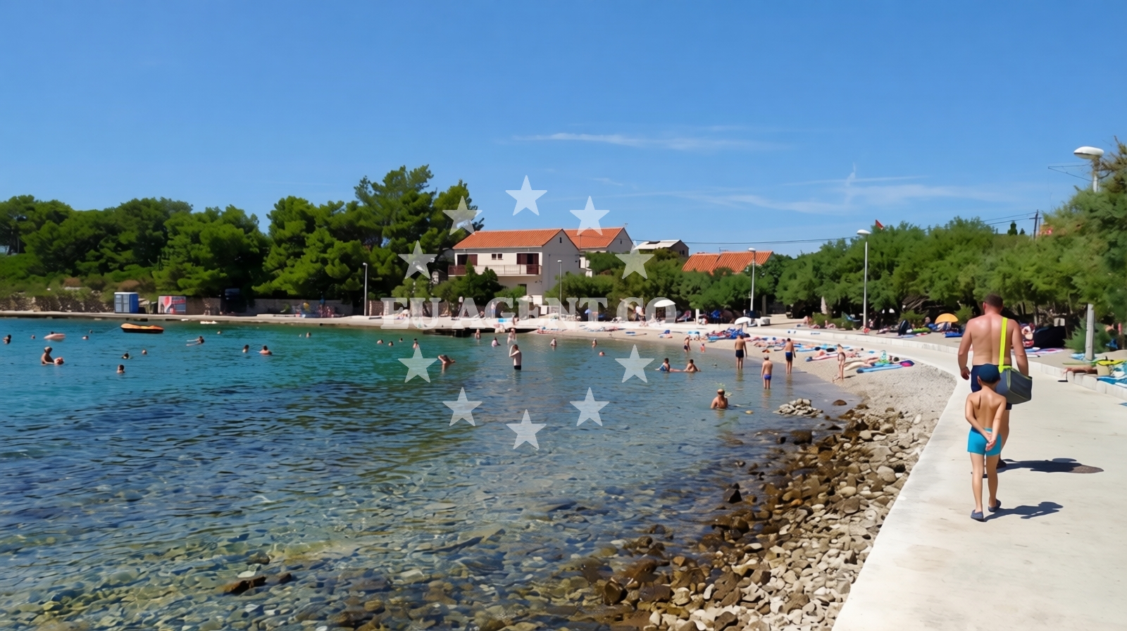 Overview of Cesminica beach in Put Pomurvice 18, Sućuraj