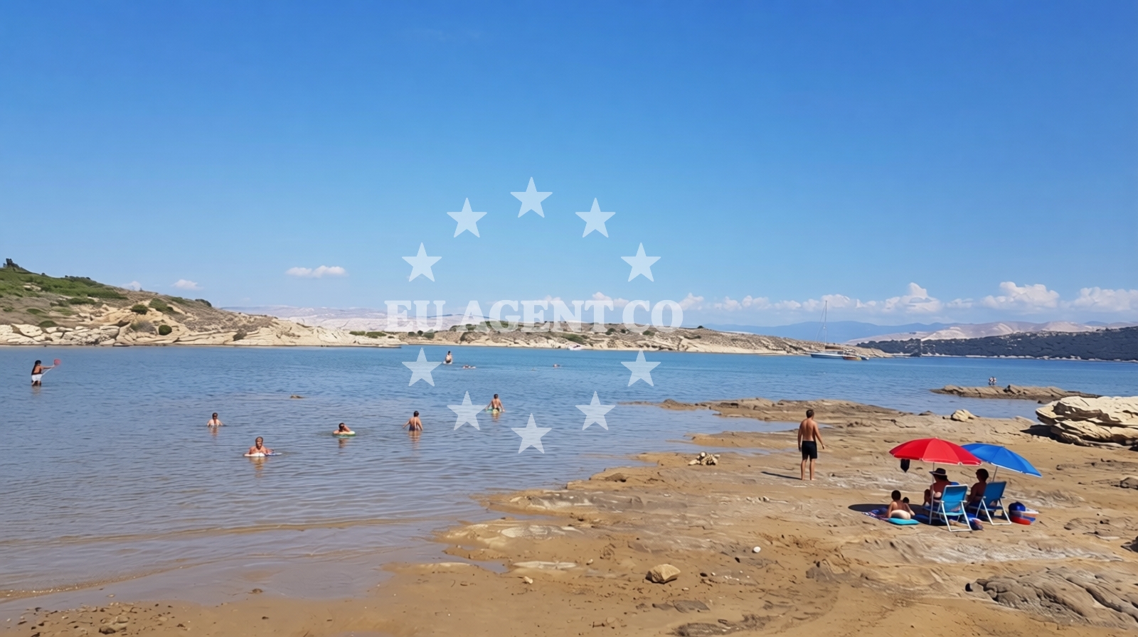 Shoreline and swimming area at Ciganka beach in Lopar 30 A, Lopar