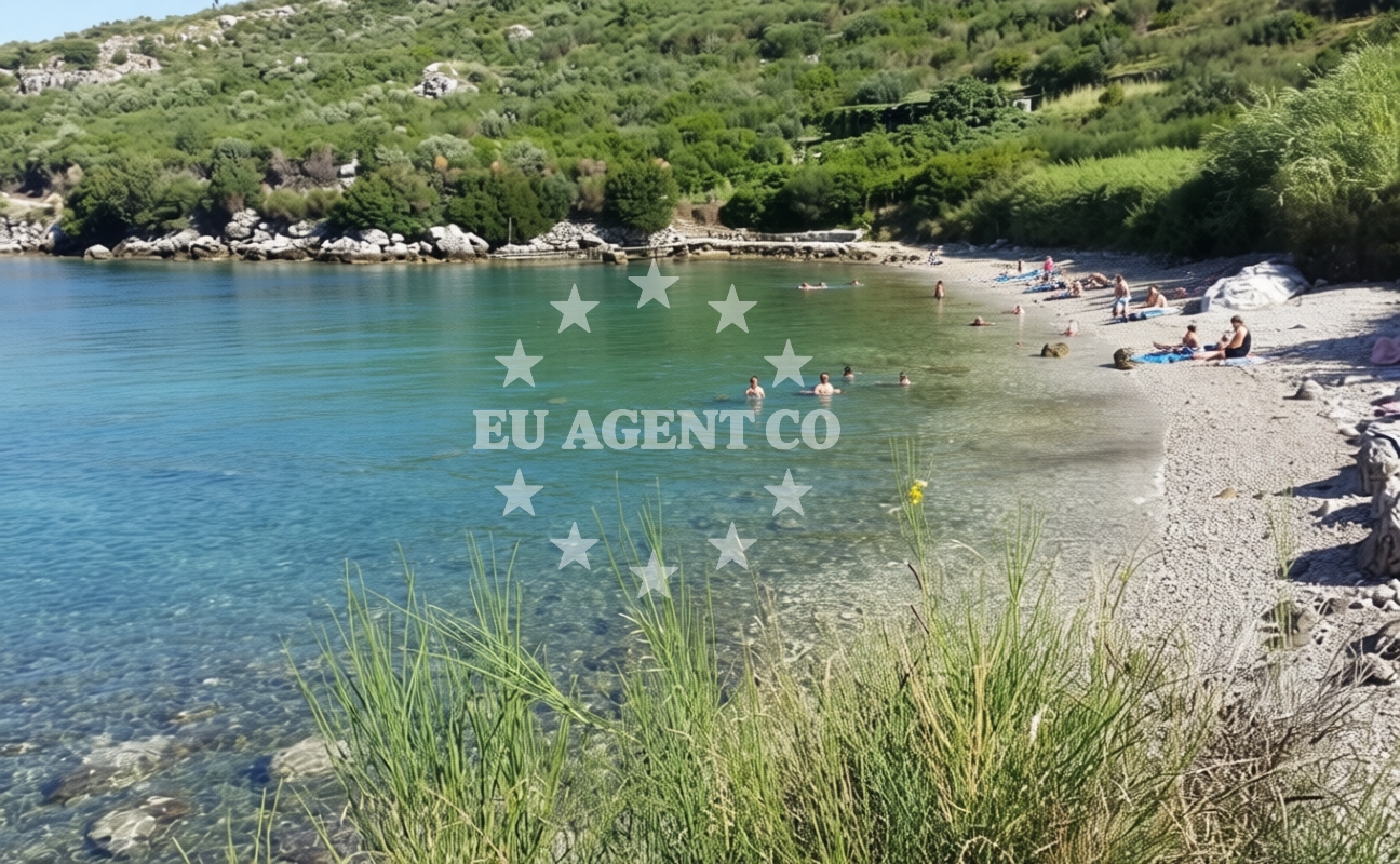 Overview of Cista Luka beach in Pavloviceva 5, Cavtat