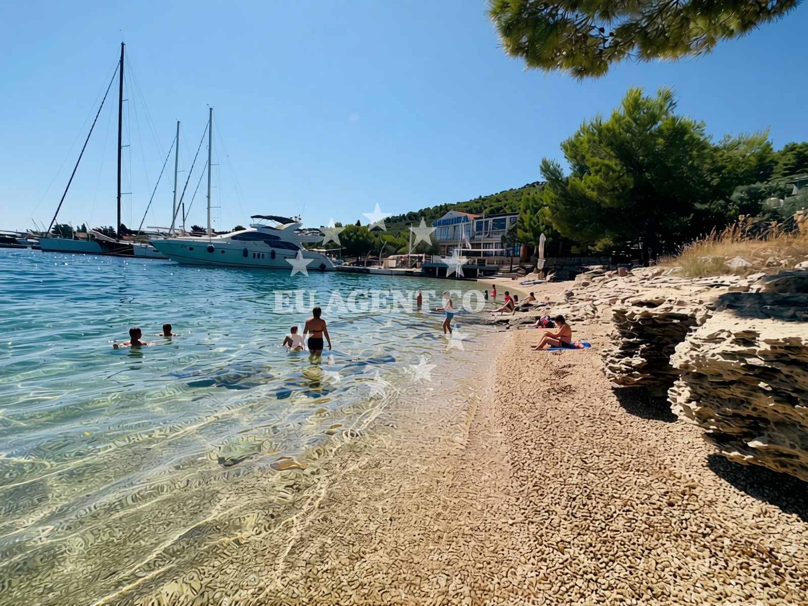 Overview of Ciuleanu Beach in Otok Žut 52, Pristanišće