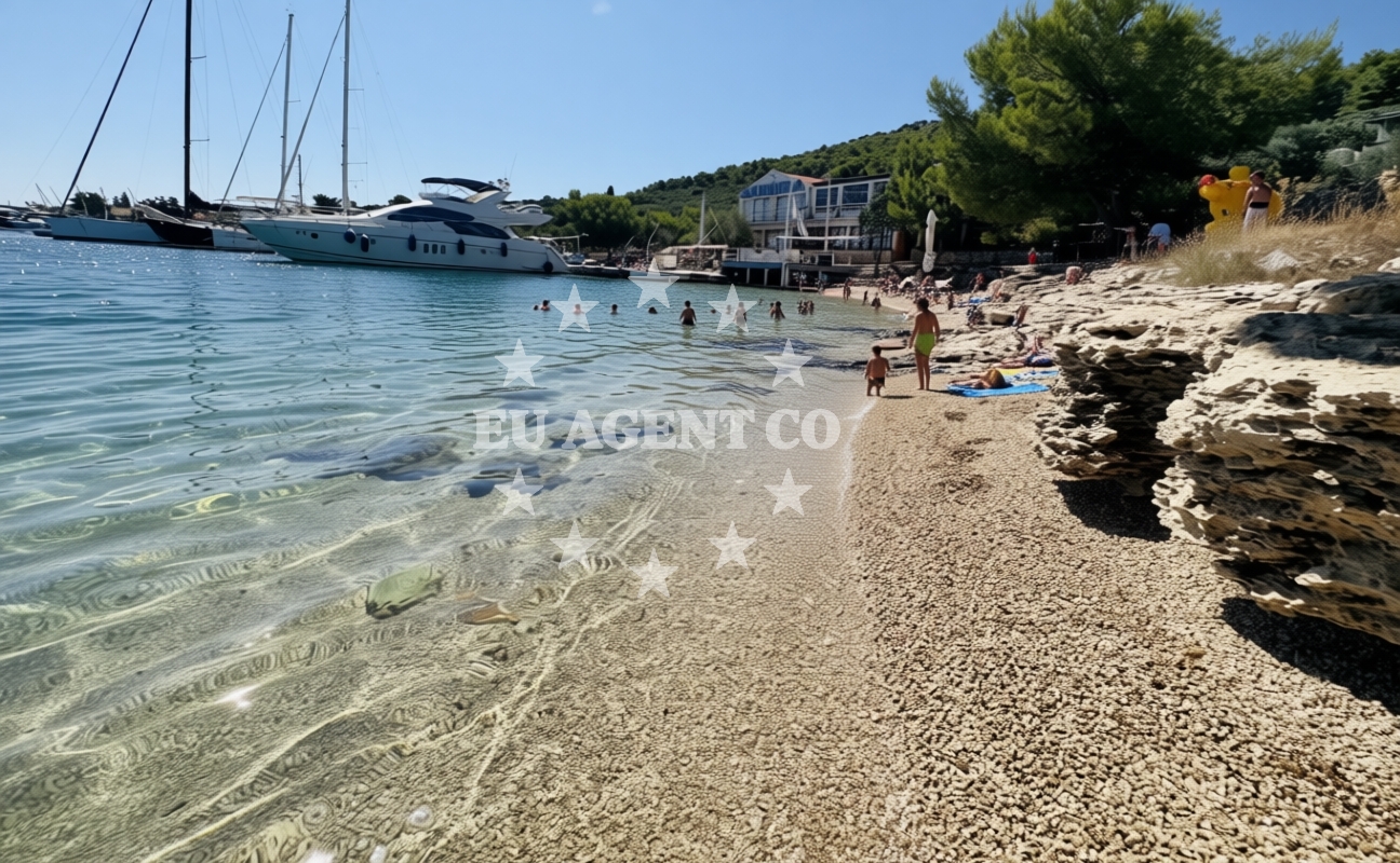 Beach facilities and surroundings at Ciuleanu Beach in Otok Žut 52, Pristanišće