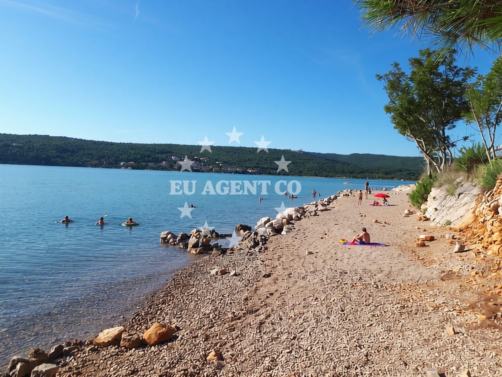 Overview of Cizici beach in ?i?i?i 315, Čižići