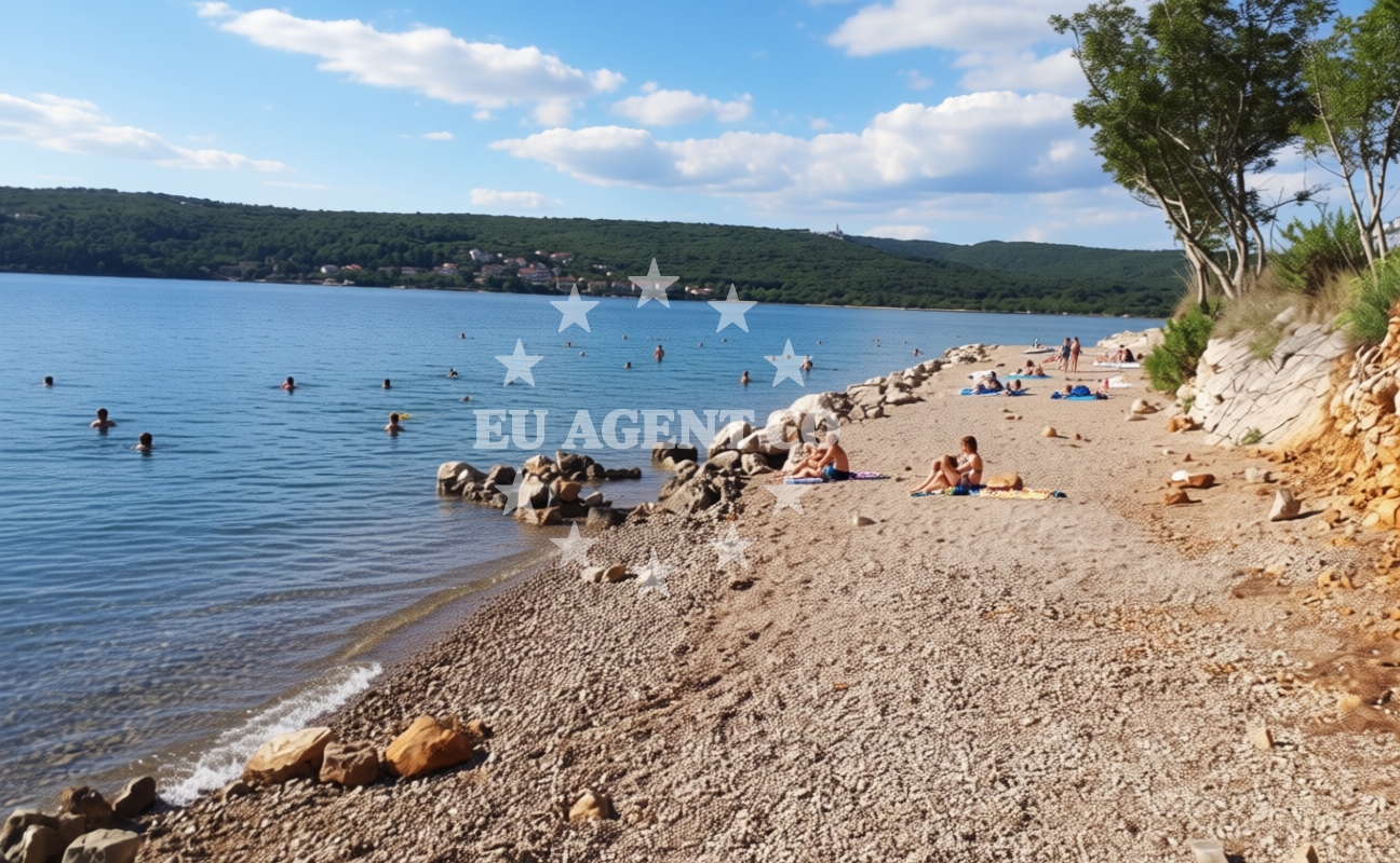 Additional view of Cizici beach in ?i?i?i 315, Čižići
