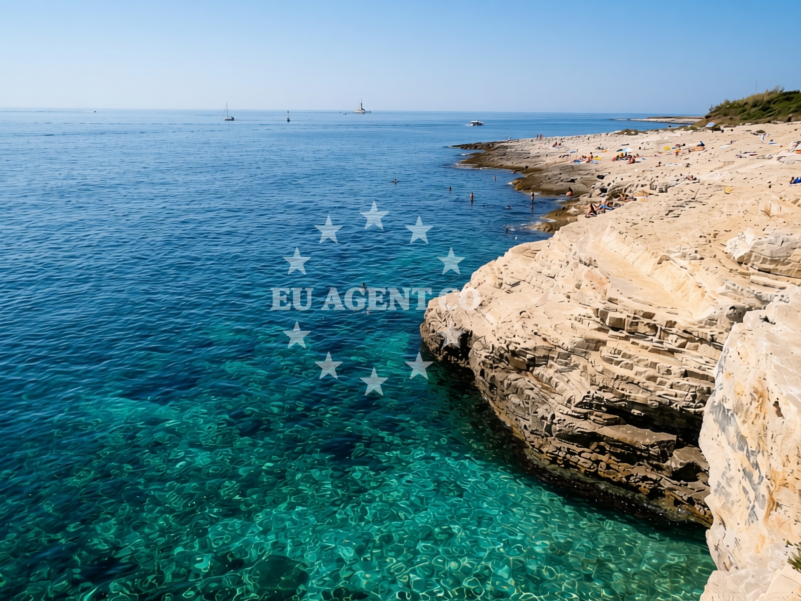 Shoreline and swimming area at Cliff jump