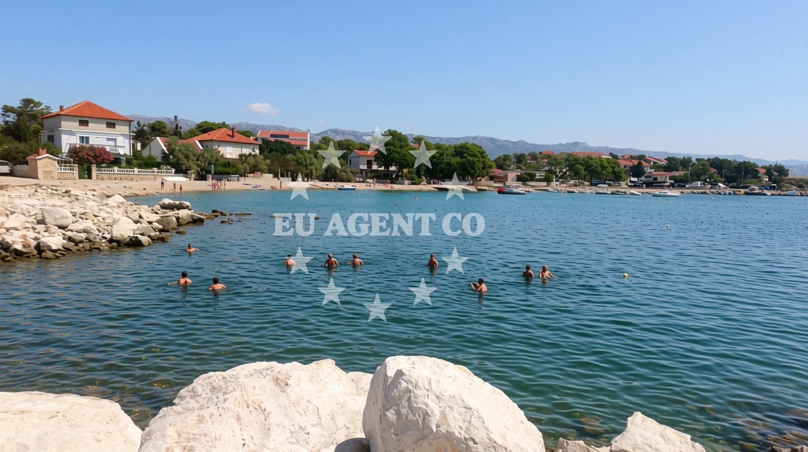 Beach facilities and surroundings at Cochineal beach in 23 Kosljun, Košljun