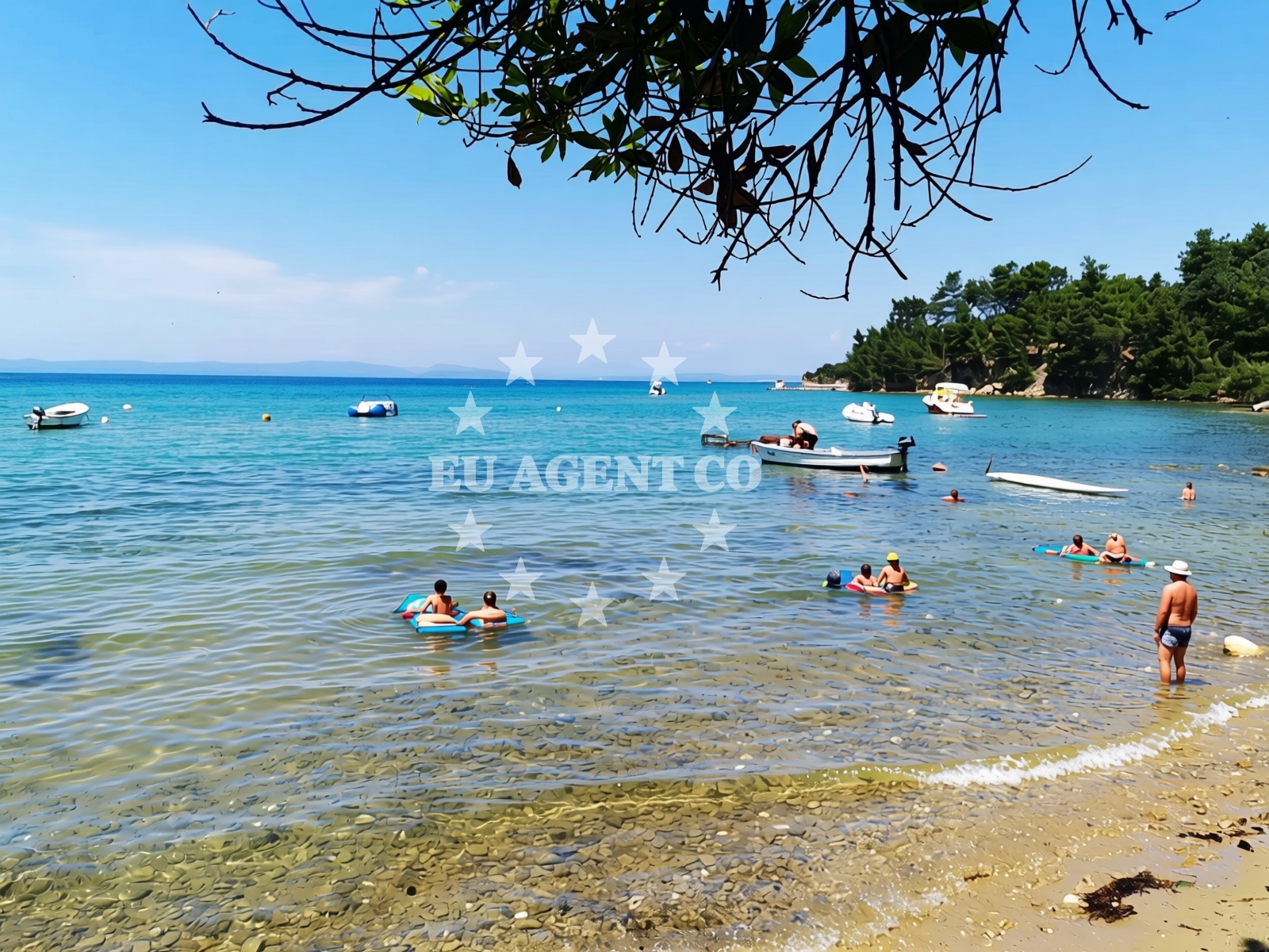 Shoreline and swimming area at Crikvena beach in Lopar 30 A, Lopar