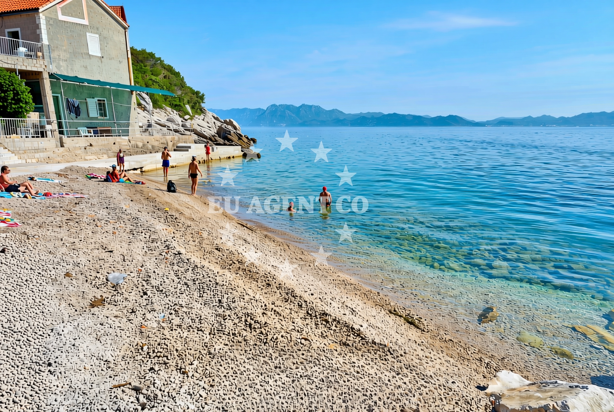 Beach facilities and surroundings at Crkvice sjever, Kuna Pelješka Beach in Crkvice sjever